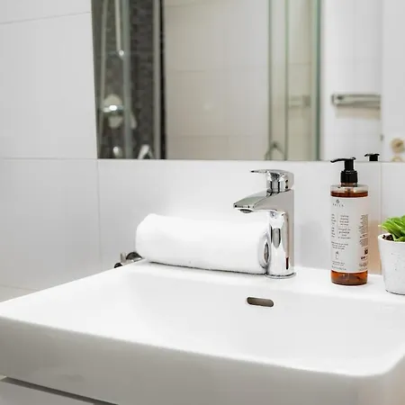 Cozy Nest - Perfect For Two Apartment